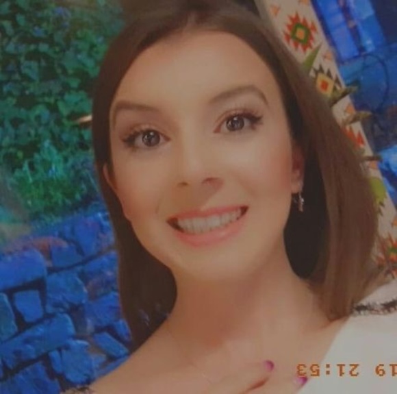 Meet your Posher, Anxhela - Picture 1 of 1